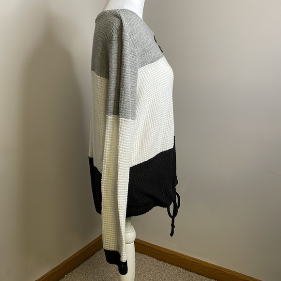 4/$24🦩 Waffle Knit Colorblock Sweater - Picture 3 of 6
